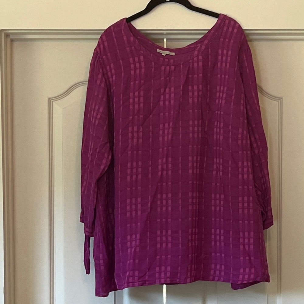 Skies Are Blue Blouse in Dark Pink